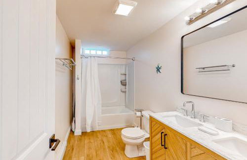 Shorebreeze Inn - Photo 20