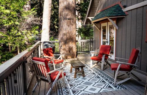 The Mighty Pines Retreat + Large Patio + BBQ+View! - Foto 2