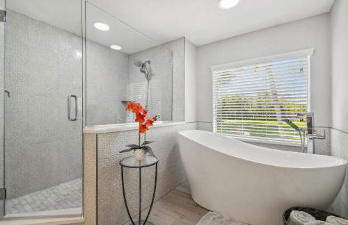 Lake House Westchase area. Heated Pool Waterfront! - Foto 16