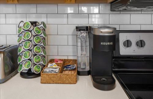 Steps Away From Mass Ave in Heart of Indy with Balcony - Foto 20