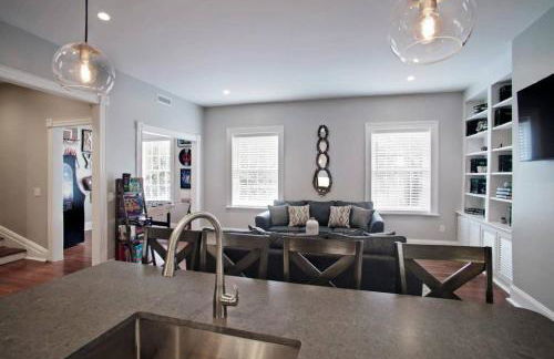 Newly Renovated 4 bed 3 bath and 2 Parking Spots - Foto 49