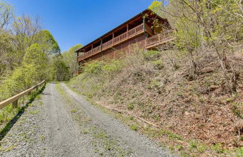 Family Cabin with Private Hot Tub and Views in Boone! - Foto 35