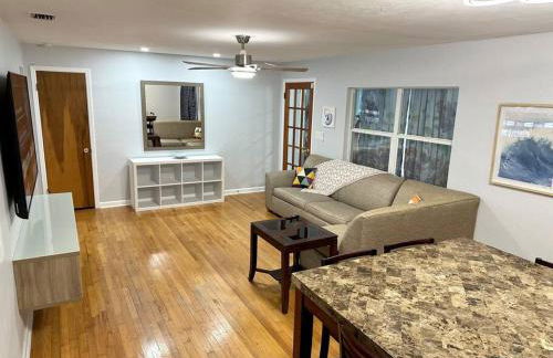 Large 3Bedrooms 1 Bath Near DownTown Dining - Foto 8