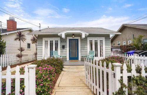 Bright and Quirky Hillcrest Craftsman - Photo 3