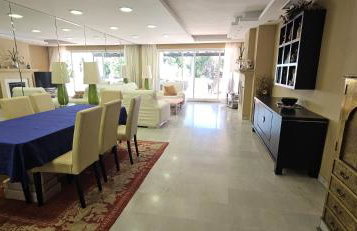 Bonito piso con jardines y piscina - Foto 17