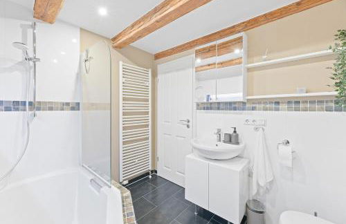 TOP Apartments - Moderne Altbauwohnung im Zentrum Ludwigsburg - Kingsize Bett - Netflix - 80qm - 24h Check-In - Foto 6