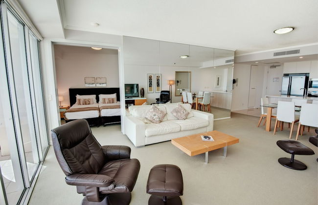 Reflection Tower Two - Photo 38