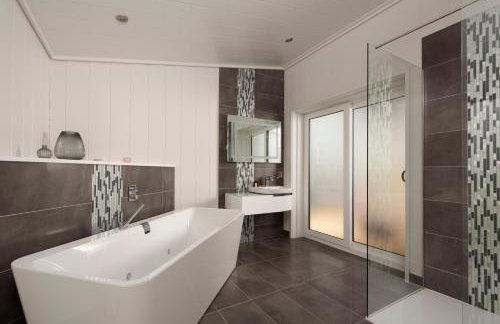 Charterhouse, Strawberryfield Park - Photo 19