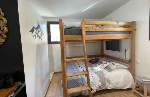 Charmant duplex, 110m2, 7 minutes des pistes, 8 couchages, belle vue sur les montagnes, cheminée - Foto 27