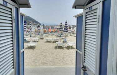 Sweet Lucy - Photo 33