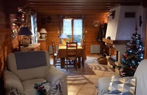 Chalet confortable avec 4 chambres, cheminée, grand terrain, proche pistes et lac - Foto 9