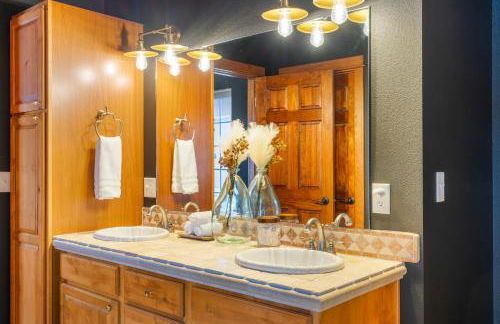 30 Miles to Yellowstone Hot Tub Game Room AC - Foto 21