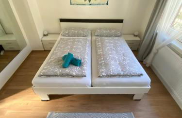 "GREENSUN-HOMES" Messe, Flughafen und Zentrums nah, Ruhig, Modern, schnelles WLAN, Balkon und Küche, freies Parken, 4 Schlafplätze möglich - Photo 5