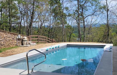 Riverbend Lodge Spacious Riverfront Home with Hot Tub Pool & Mountain view - Foto 4