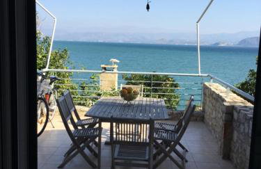 Seafront apartment ΙΙ in Kiveri, near Nafplion. - Photo 1