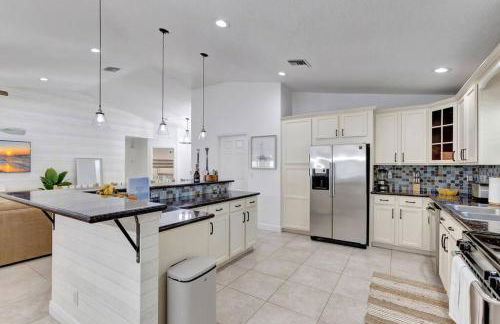 Hottub! Mini Golf! Water Access! Pets! 5min beach! - Foto 43