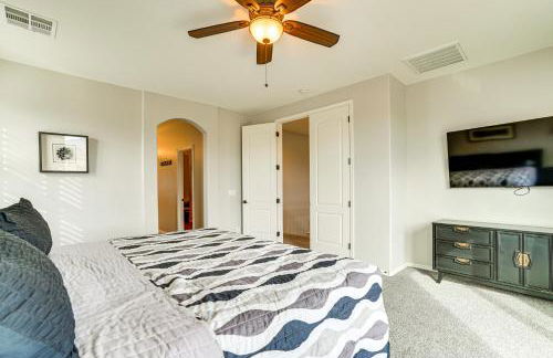 Pool, Views and Ample Space! Sunny Goodyear Retreat - Foto 23