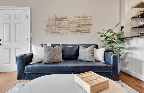 Luxury 4-BR with Free Parking in Heart of DC - Steps to Metro - Photo 9