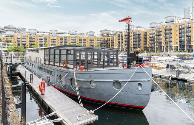 JOIVY Stunning 5-Bed Boathouse On The River Thames - Foto 30