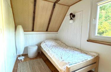 Domek nad Jeziorem Trzechowskim w lesie letniskowy na wsi - Foto 12