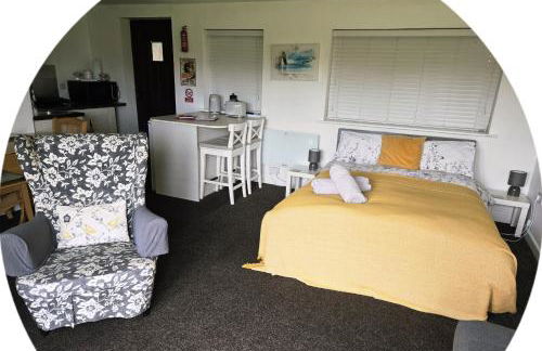 The Piggery - Corfe Mullen - Photo 1