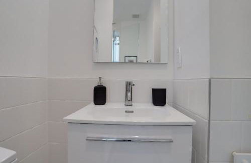 Sojourn's Eastern Market Carriage House Sleeps 2 - Foto 6