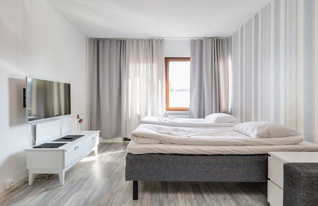 Santa's Holiday Homes - Photo 15