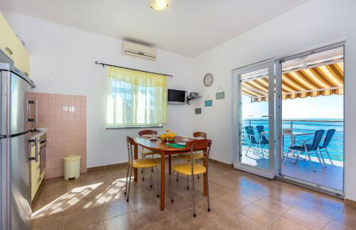 Apartments Ivan Sea View in Peaceful Lun - Photo 6