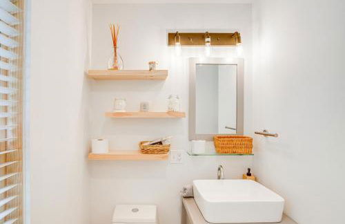 Lakefront Hinsdale Home about 10 Mi to Pittsfield! - Photo 11