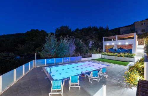 Luxury apartment Sara with heated pool - Photo 1