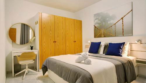 Little Gem - Photo 2