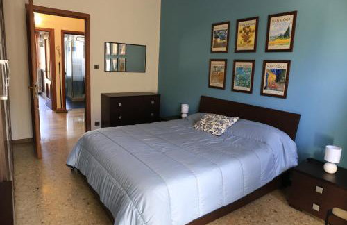 Faber House - Photo 1