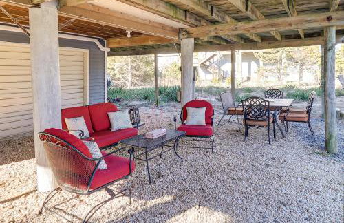 Beach Plum Manor with Stargazing Dome Home Across From Beach - Foto 9