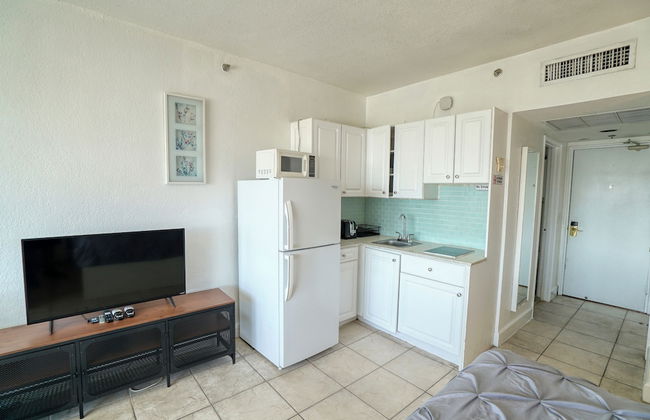 Deluxe Studios and Apartments at the Casablanca - Photo 112