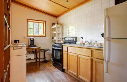 Two-Person Retreat on Horse Farm in Lee, New Hampshire - Photo 18