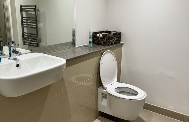 STUNNING 2 BED APARTMENT WITH PARKING - Foto 36