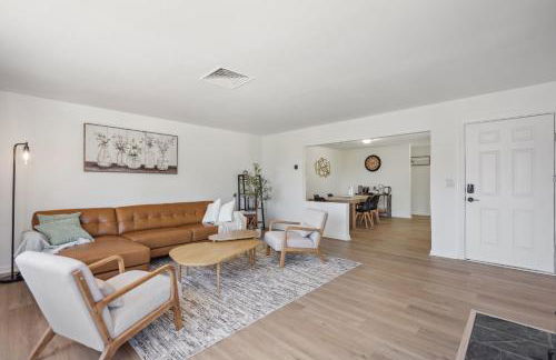 Spacious 5B2B home 5 min to airport with AC, Game Room, WiFi, Parking - Photo 35