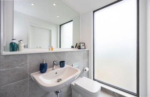 Villa Amalfi 2BR Urban Retreat - Foto 12