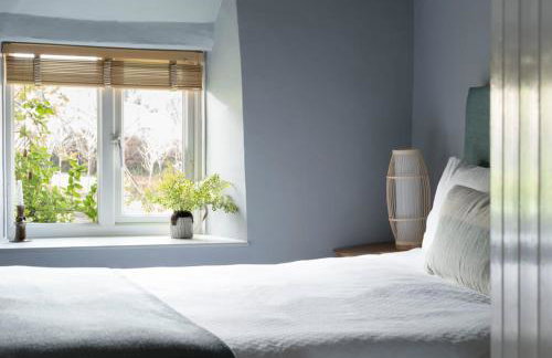 Charlotte's Cottage, a Charming Cotswolds Getaway - Photo 50