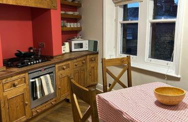 Chatsworth Edge Apartment - Photo 7