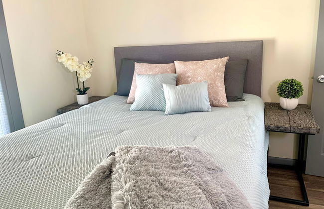 The Southside Villa - With Private Yard & Parking, Near Falls & Casino by Niagara Hospitality - Foto 14