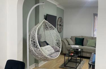 Bright 4BR Pets OK Driveway Sleeps 9 - Foto 24