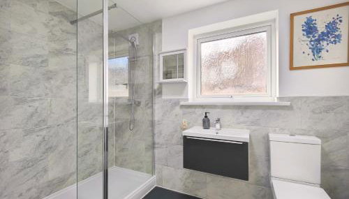 Regent House - Holiday Home With Free Parking - 5 Minutes Drive to Coop Live Arena, Etihad Stadium & Manchester City Centre - Foto 4, Shower