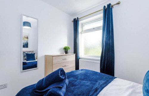 Comfy 3-BR Wirral Home | Free Parking & Wi-Fi - Foto 6