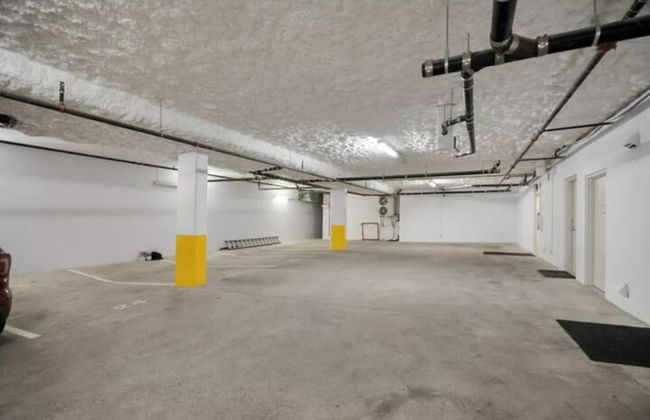 3BR Lakeside Dream Penthouse - Photo 48