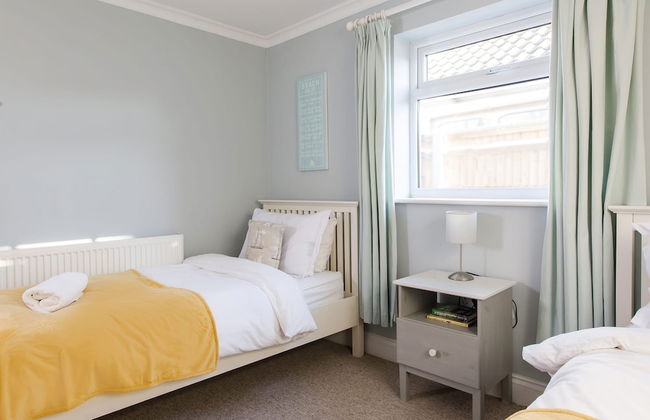 4BR Beach House Sleeps 10 - 5 Mins Walk to the Sea - Foto 76