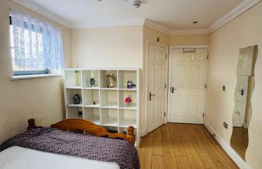 Charming 2 Bedroom Flat with Urban Views - Foto 15