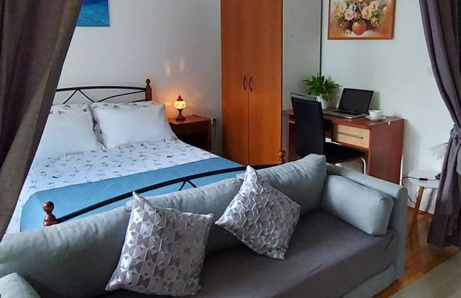 Green Garden Oasis - Photo 7