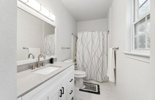 Chic 8BR Retreat Central East Austin for Large Groups - Foto 26