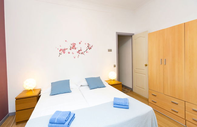 3 bedroom Apartment in Barcelona - Photo 5